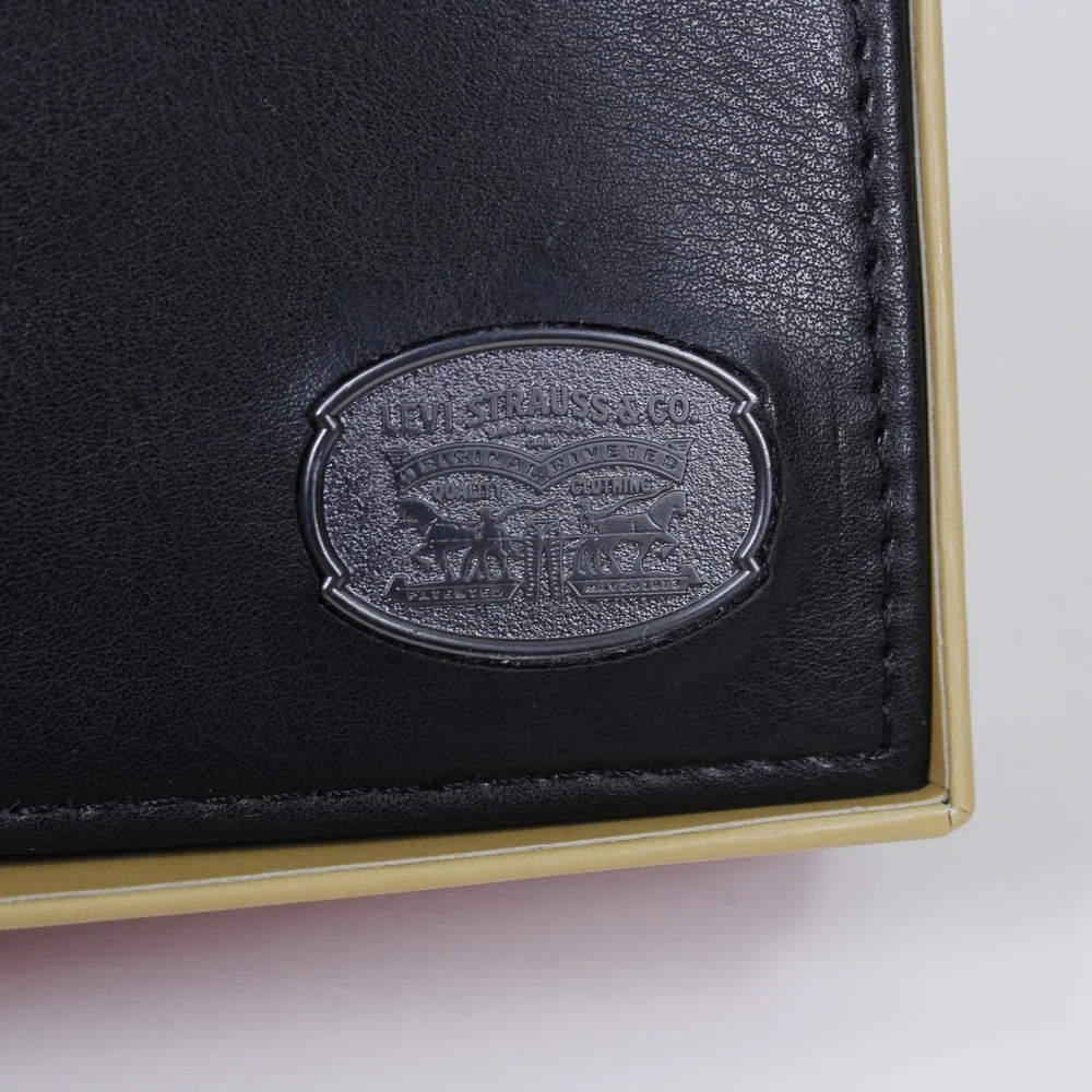 Levis Men's Black Leather Extra Capacity Trifold Wallet Metal Logo Emblem NIB